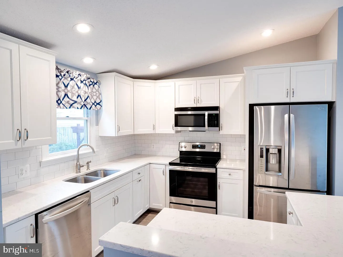 3 bed, 2.5 bath, 1747 sqft, $2,995 — Photo 4