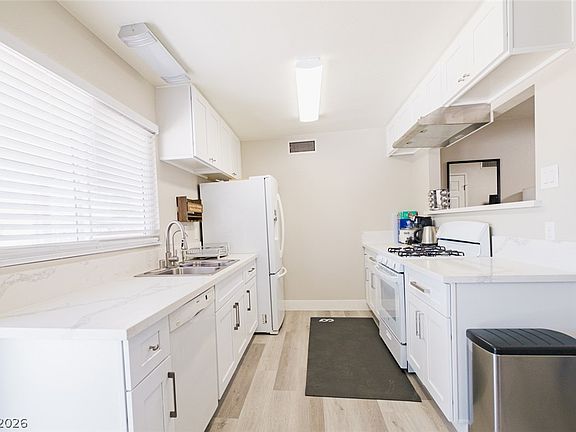 5th image of 7220 Mountain Moss Dr