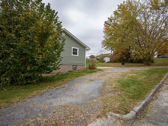 4th image of 390 Valley St