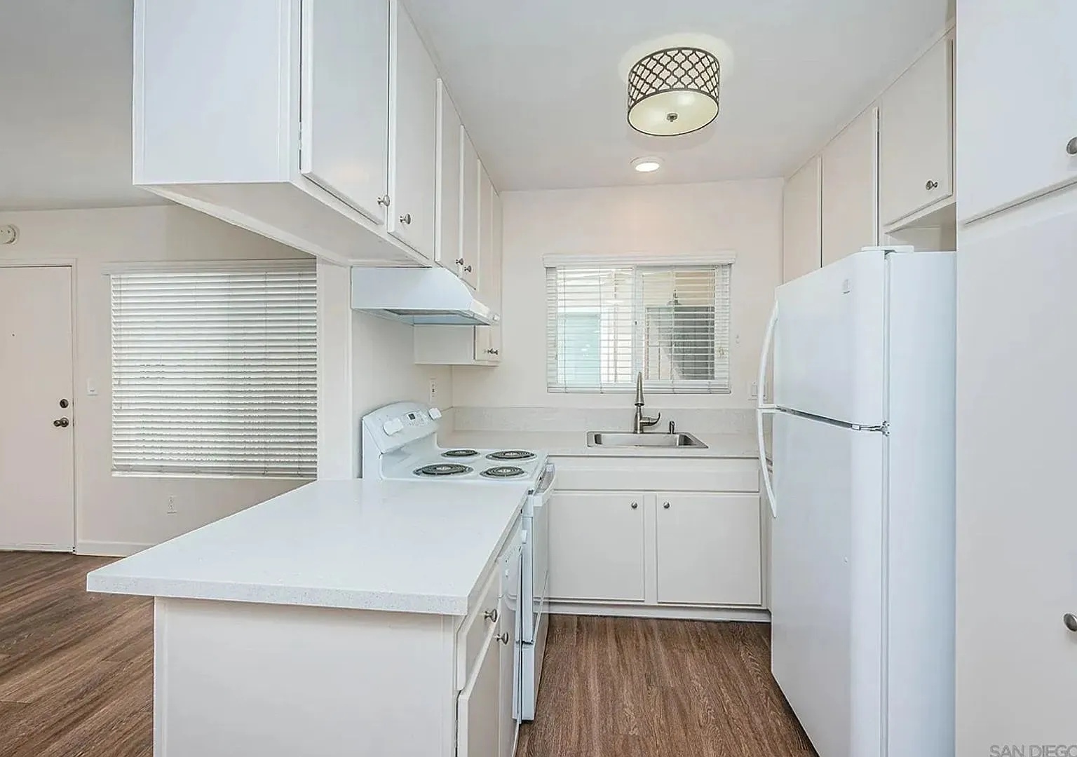 Spacious 1br/1ba- Prime Location Near Kensington And Normal Heights! — Photo 2