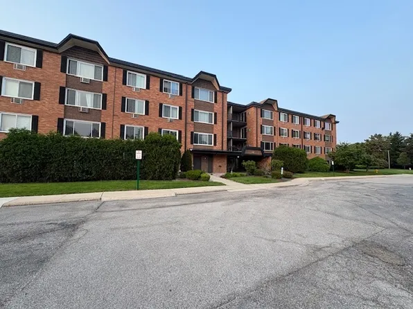 1227 S Old Wilke Rd APT 104, Arlington Heights, IL 60005