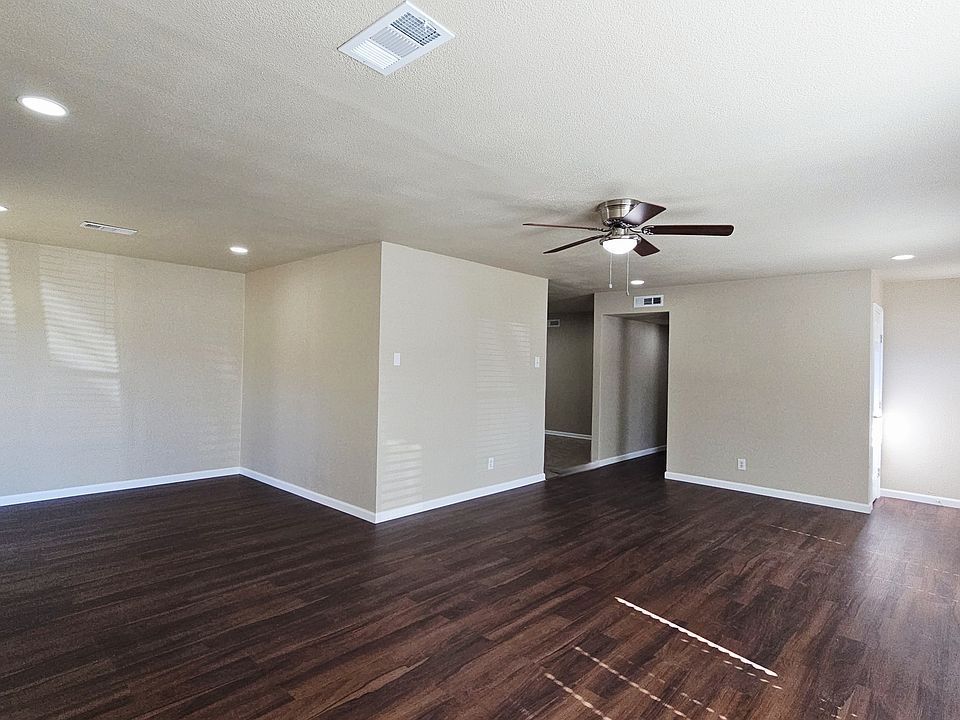 1st image of 1010 La Fontana
