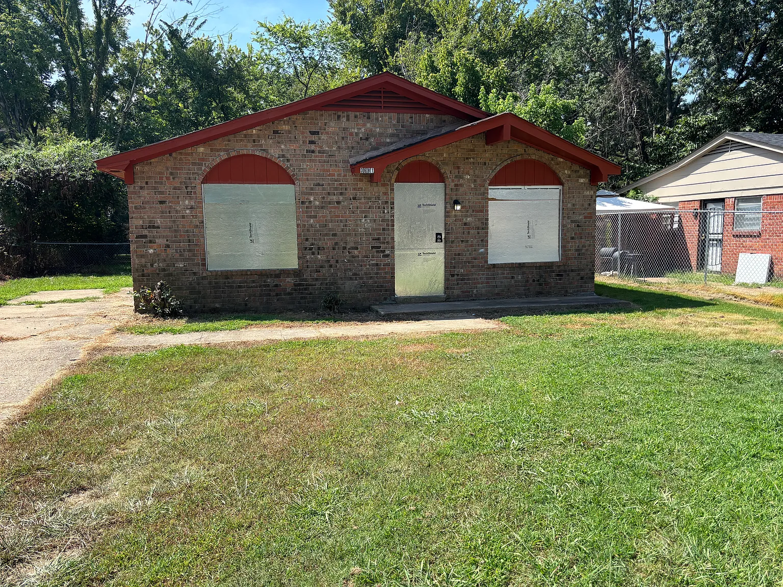 4 bed, 1.5 bath, $1,100 — Photo 1
