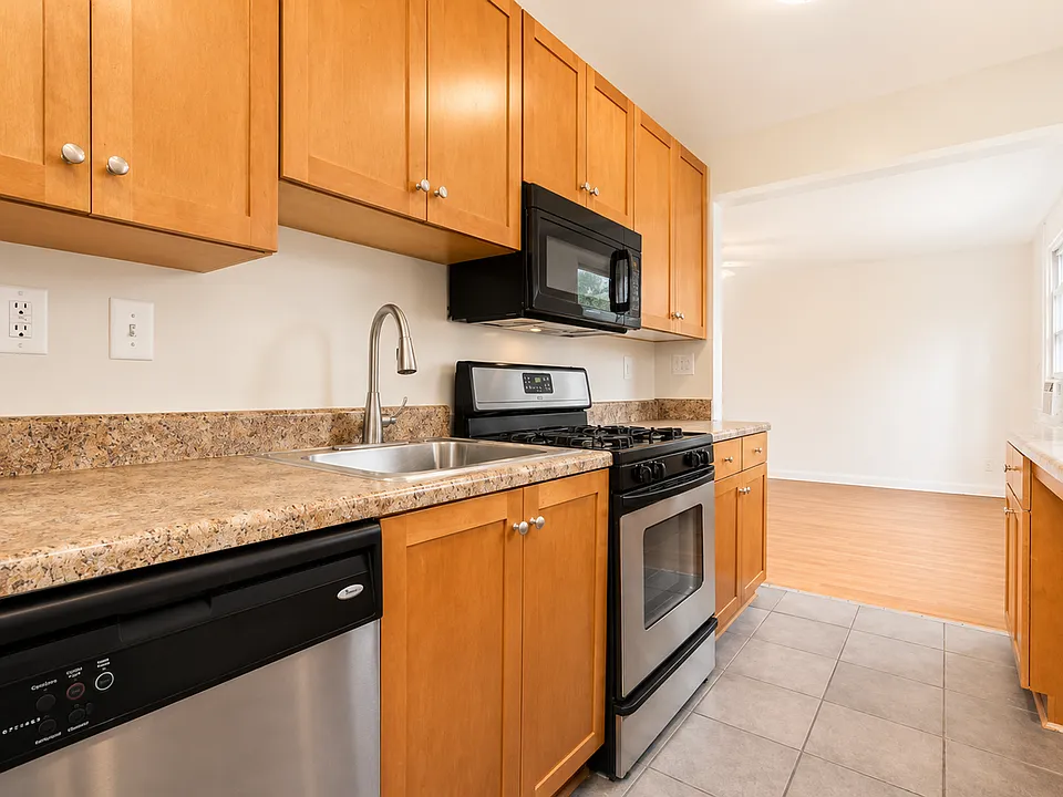 3937 S St SE #108
