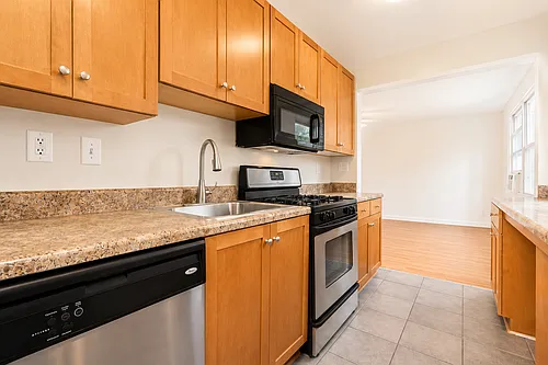 3937 S St SE #108 Photo 1