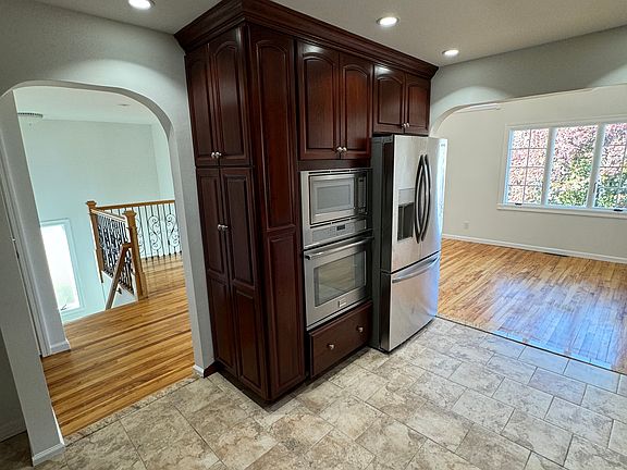 5th image of 146 Vineland Ave #146