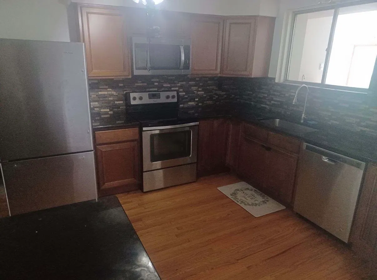21 Greenlawn Road — Photo 2