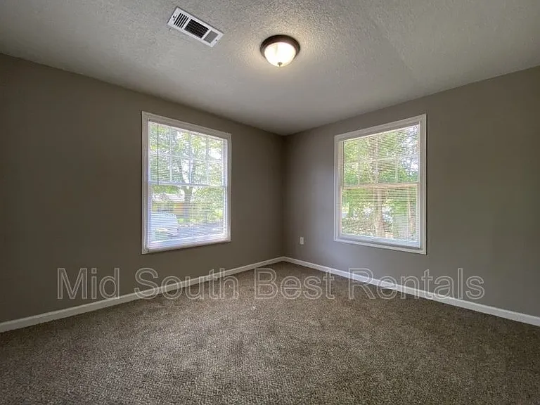1710 Wolfe St #B — Photo 2
