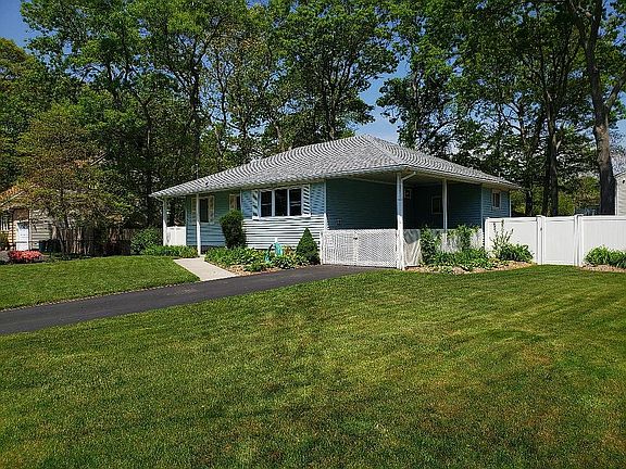2nd image of 103 Shinnecock Ave