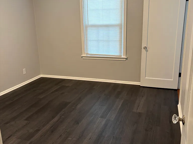 924 Curwood Dr — Photo 11
