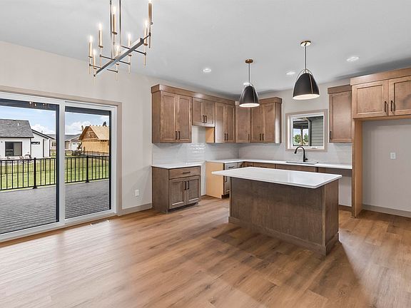 5th image of 825 Sallie Ave