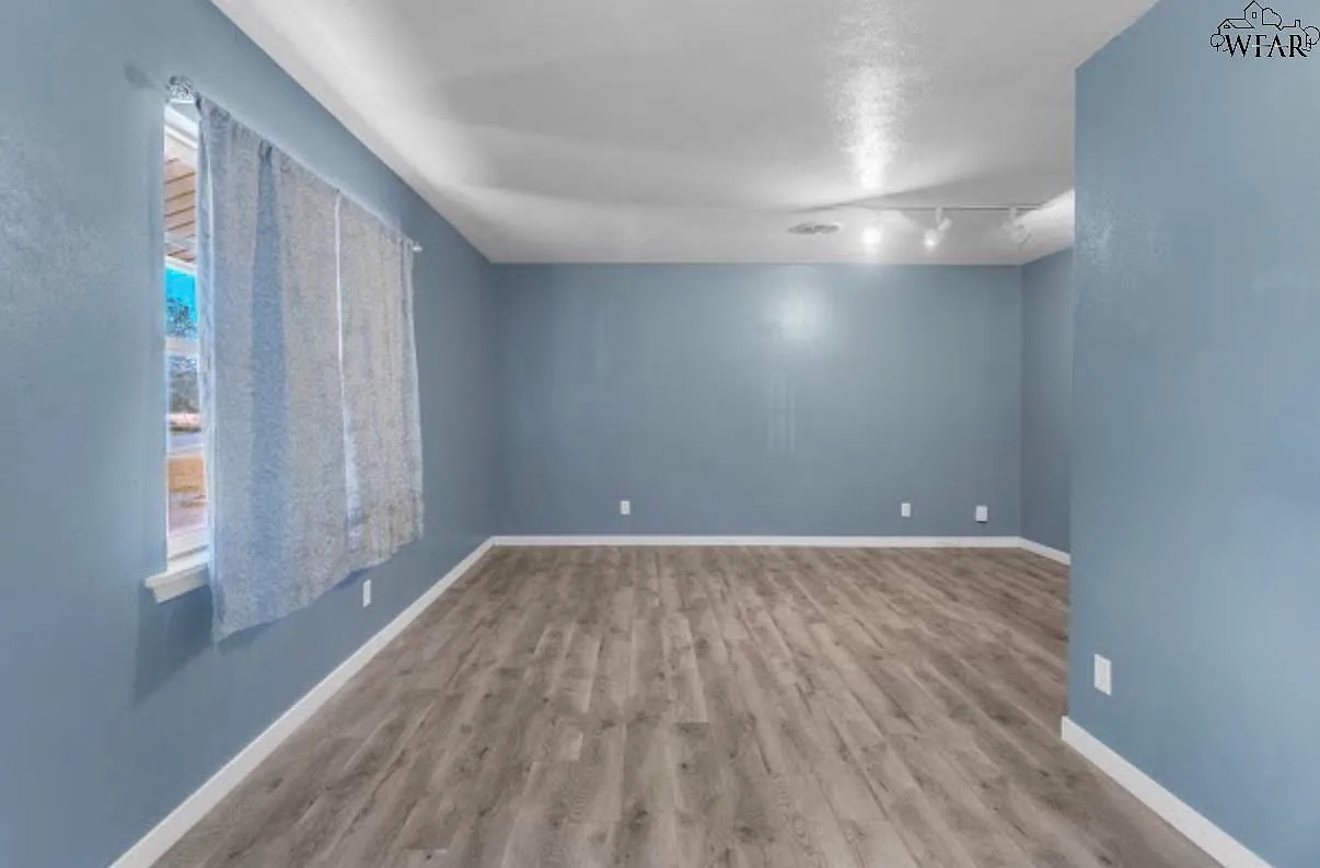 3 bed, 1.0 bath, 1194 sqft, $1,350 — Photo 4