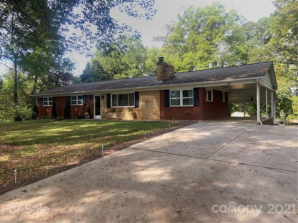 1st image of 807 Emerald Pl SW