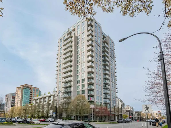 135 E 17th St #319, North Vancouver, BC V7M 1V5