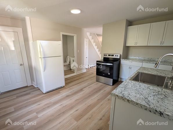 28 Crescent St #4