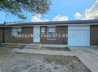 1007 Locust St #103, Harrisonville, MO 64701
