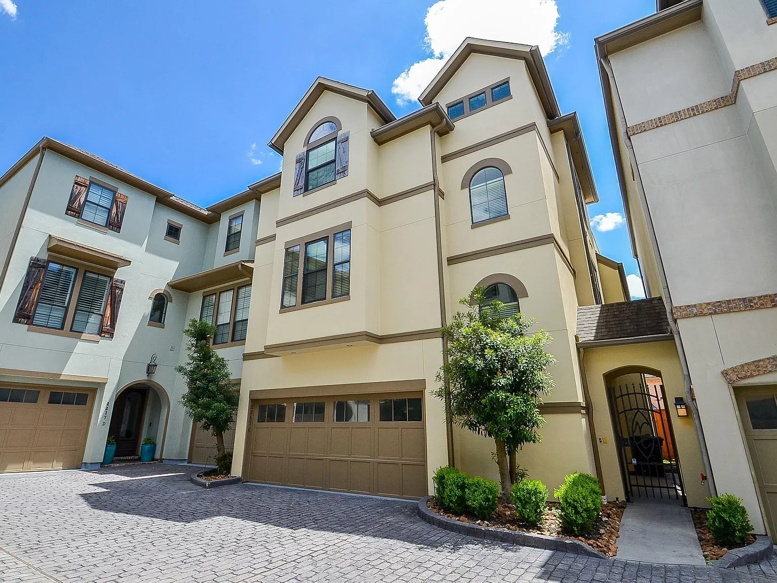 4 bed, 3.5 bath, 3412 sqft, $5,490 — Photo 3
