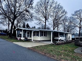 303 Happy Ln, Hendersonville, NC 28792