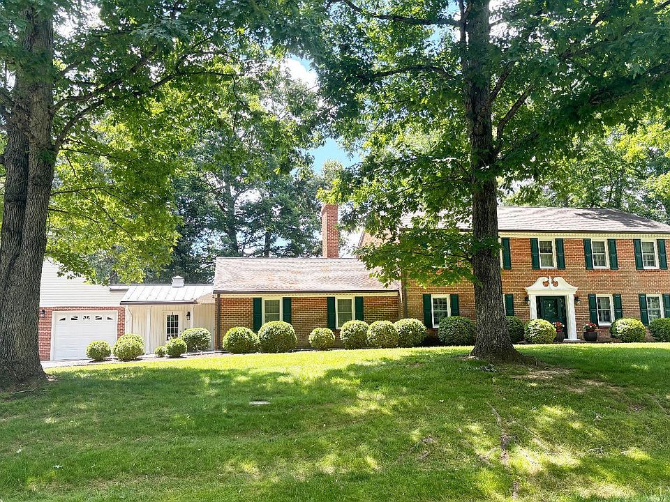 1st image of 149 N Lake Dr