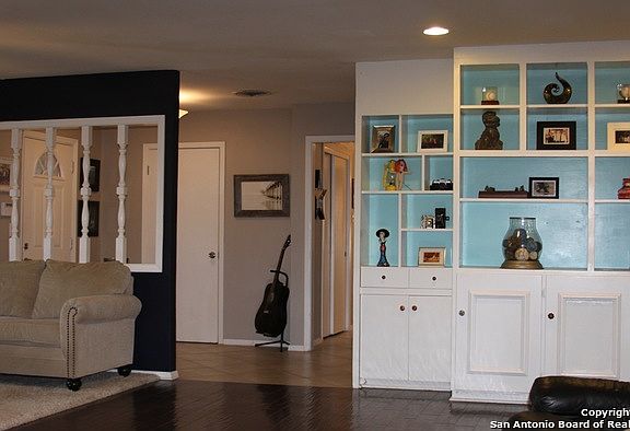 5th image of 210 Maplewood Ln