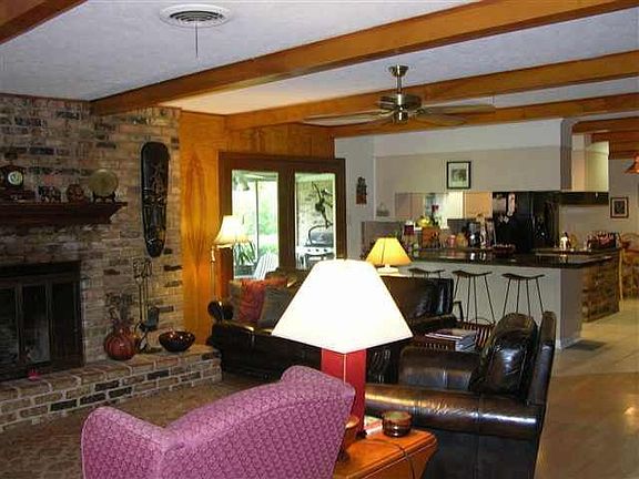 3rd image of 270 Pinemont Dr