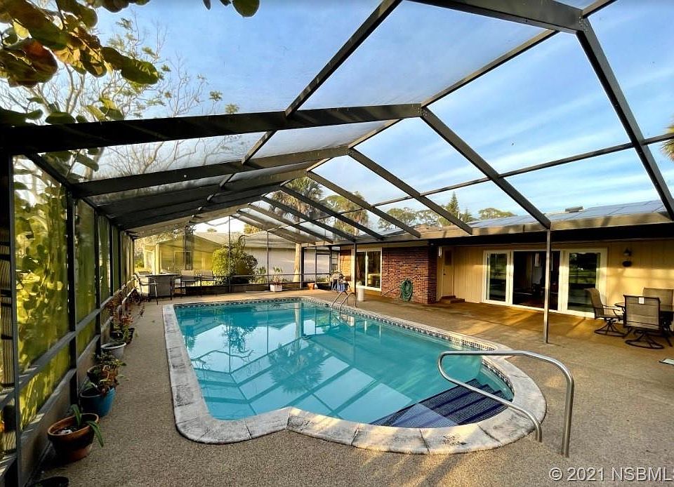 1st image of 49 Fairway Cir