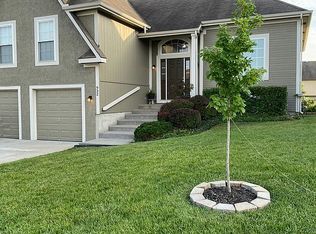 932 Southfork St, Lansing, KS 66043