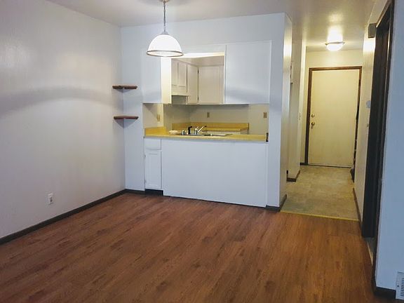 4th image of 2046 W Bolivar Ave