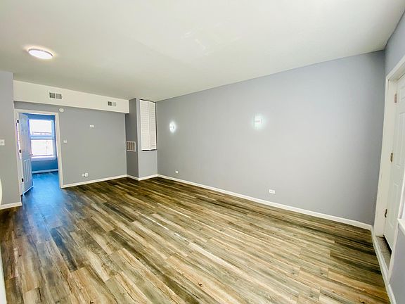 4th image of 4253 S Whipple St #206