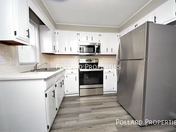 307 Granada Dr, Warrenton, MO 63383