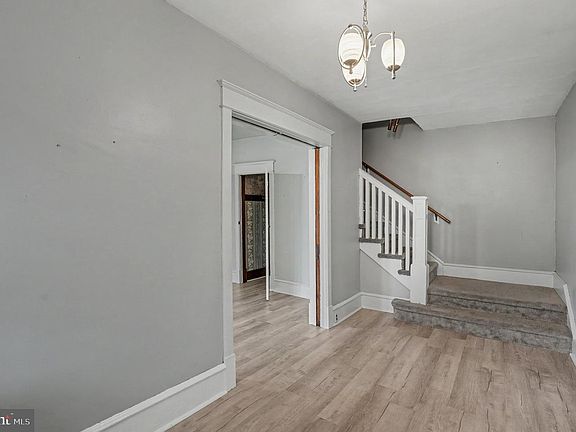 5th image of 210 E Winona Ave