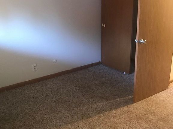3rd image of 7804 Venus St APT B