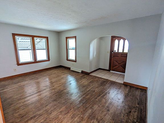 2nd image of 3246 Amherst Ave