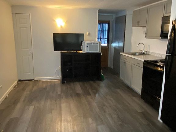 4th image of 21 Locust Ave Floor 1