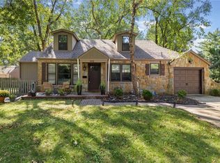 3231 Somerset Dr, Prairie Village, KS 66206