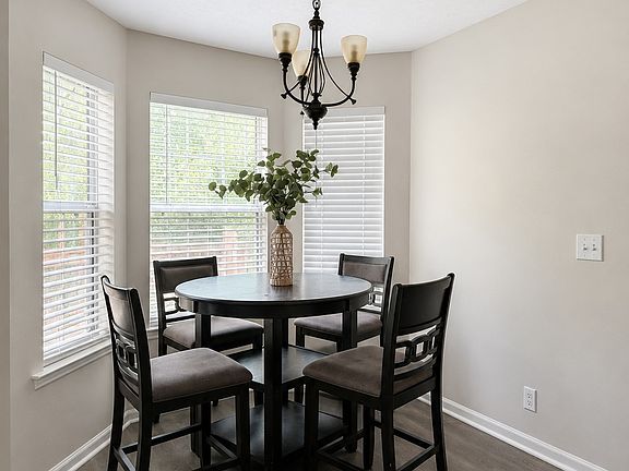 5th image of 621 Waywood Cir