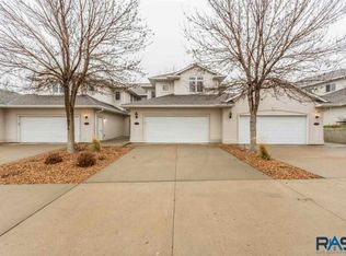 5712 S Shadow Wood Pl, Sioux Falls, SD 57108