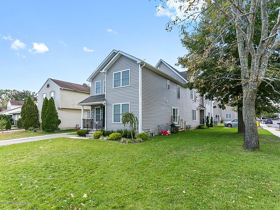 3rd image of 170 Melville Ave