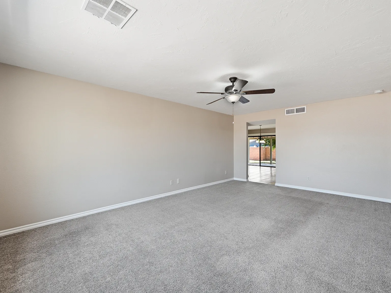 3 bed, 1590 sqft, $2,095 — Photo 2