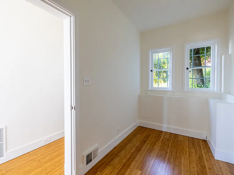 348 Greenwich St — Photo 17