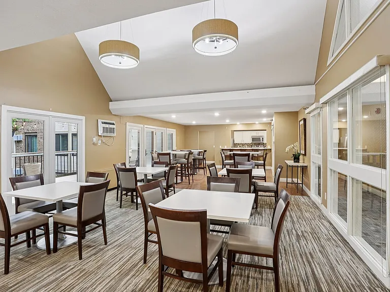 Vernon Oaks Apartments — Photo 49