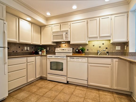 3rd image of 401 100th Ave NE APT 218