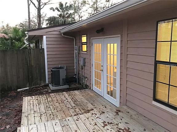 2nd image of 825 Darby Ln