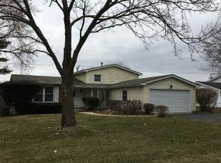 5005 High Line Rd, Crystal Lake, IL 60012