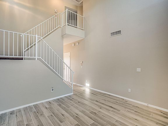 2nd image of 1005 W La Donna Dr