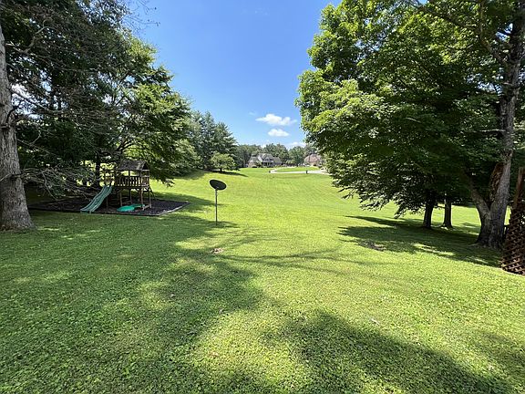 5th image of 68 Neal Ct