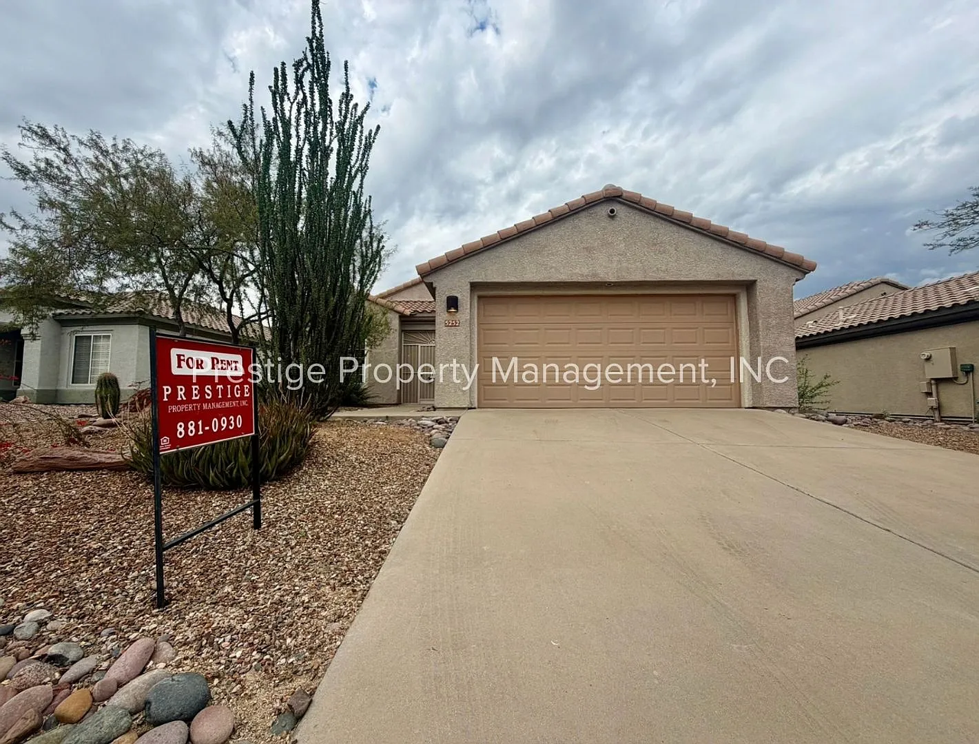Gorgeous 55+ community home located in Heritage Highlands at Dove Mountain — Photo 1