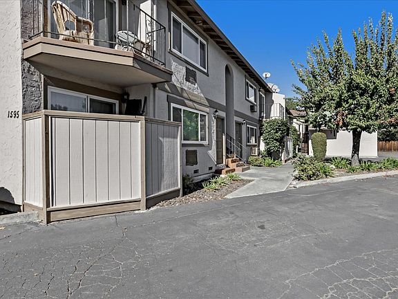 3rd image of 1595 Brookvale Dr