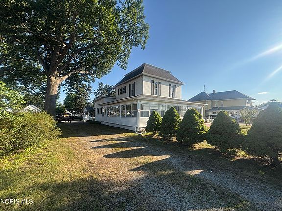 2nd image of 218 Chestnut St