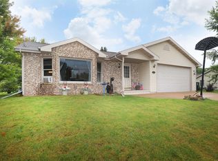 709 E Scott St, Omro, WI 54963